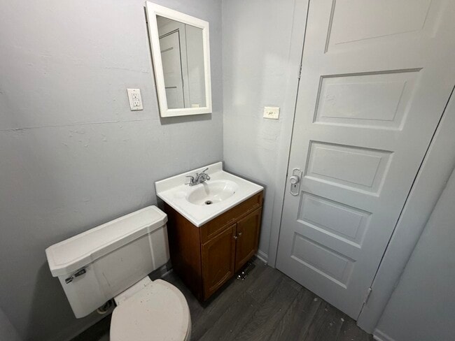 Building Photo - 1128 Chandler-