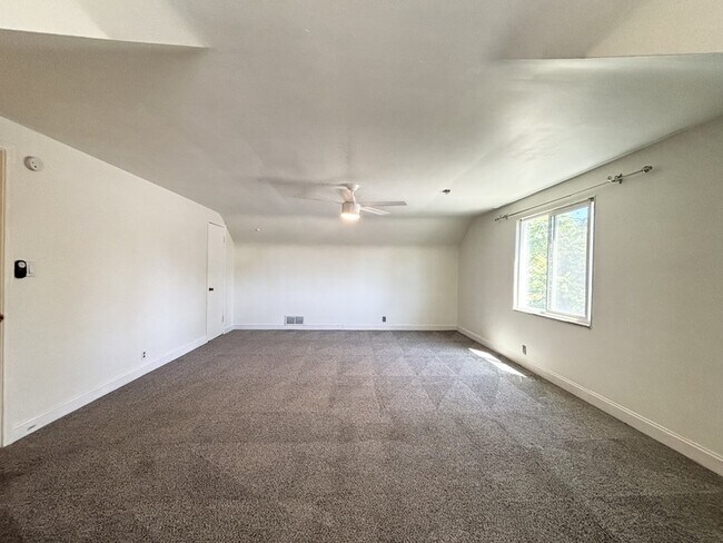 Building Photo - 1507 S 700 E