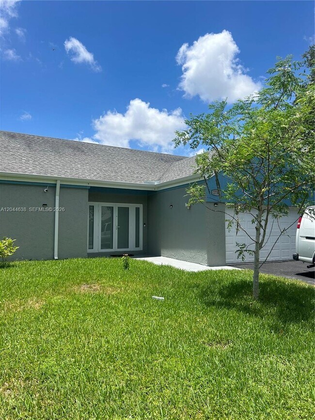 Building Photo - 2730 Cypress Ave