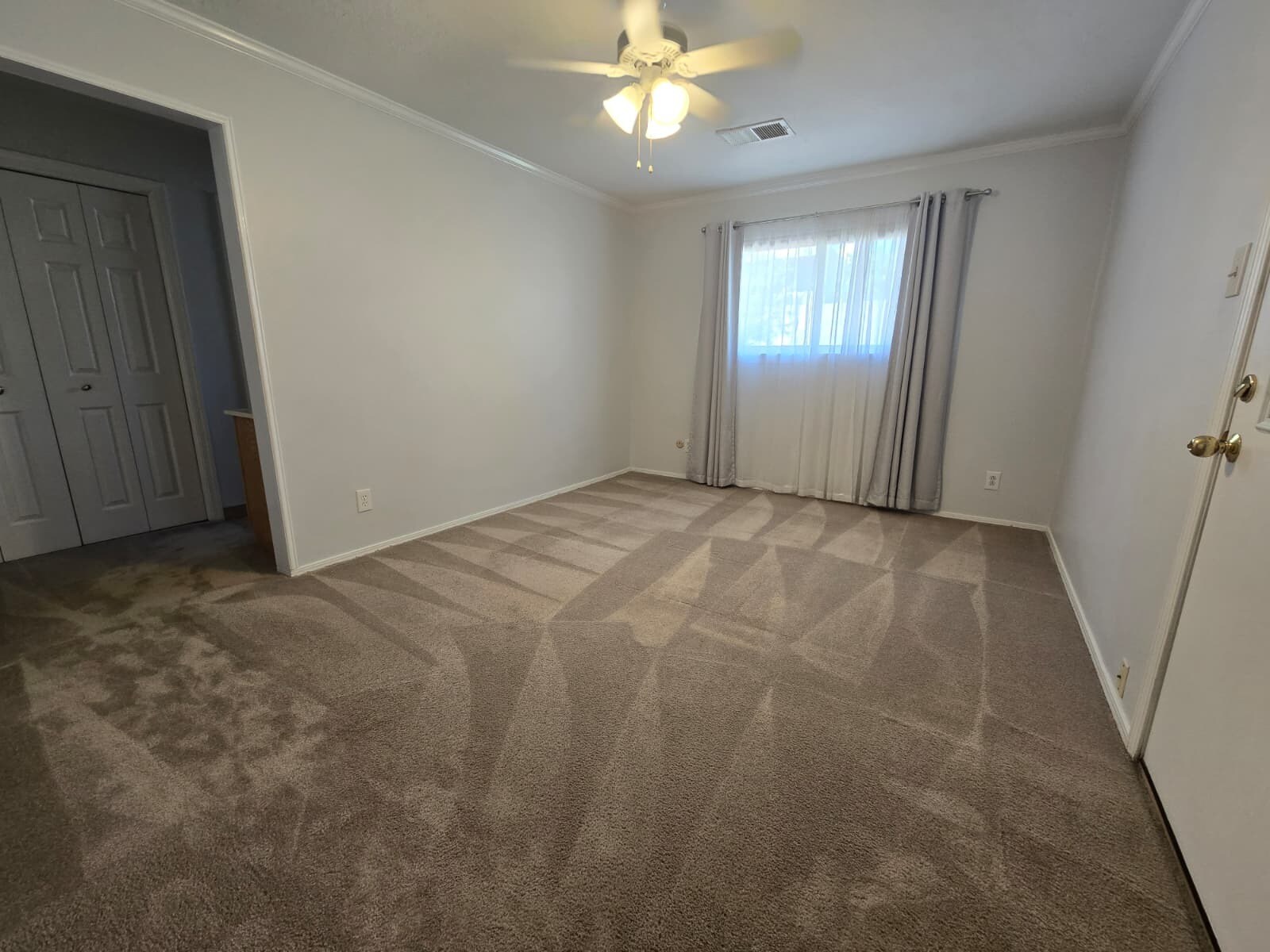 Master BR - 8909 Hilton Ave NE