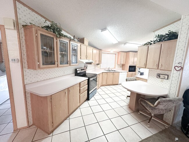 Building Photo - 13440 E 46th St