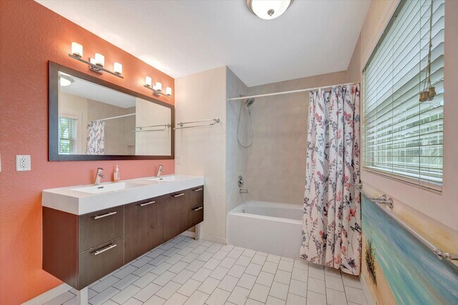 Building Photo - Stunning Annual Rental: Luxury Coastal Liv...