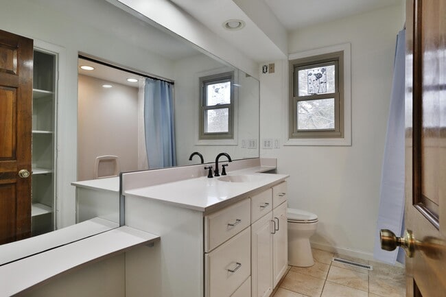 Building Photo - 453 Buckhorn Ct