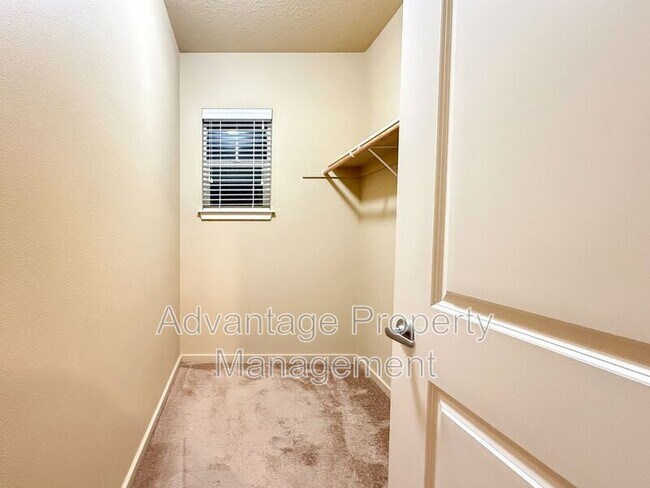 Building Photo - 523 Catron St N