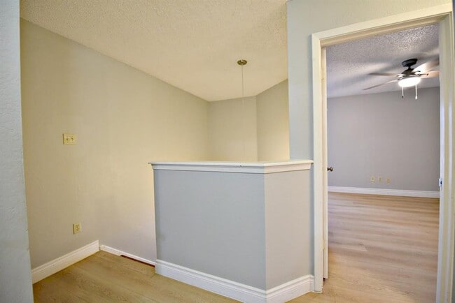 Building Photo - 12903 Humphrey Dr