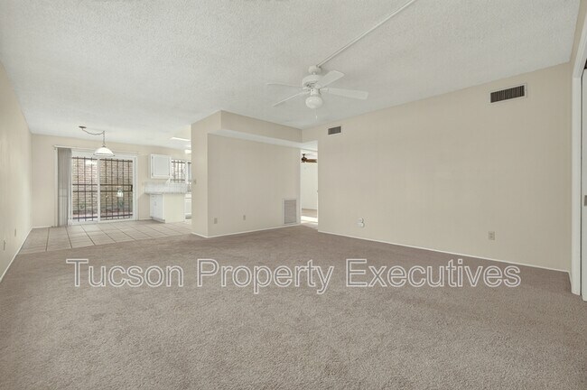 Building Photo - 510 W Cll Lago