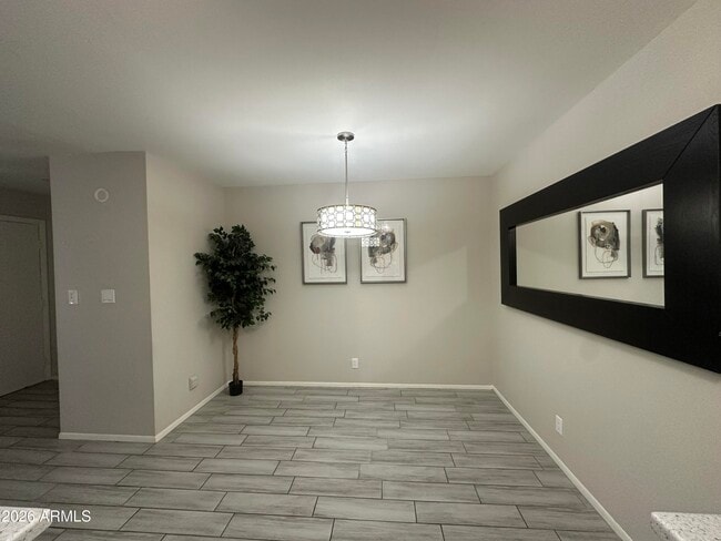 Building Photo - 5525 E Thomas Rd