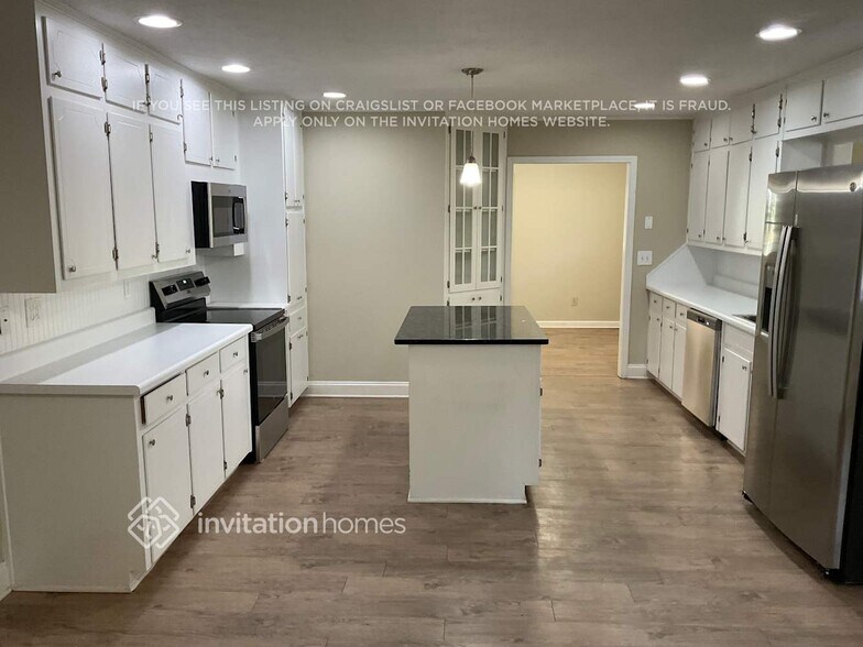 Building Photo - 2631 Kings Cir NW