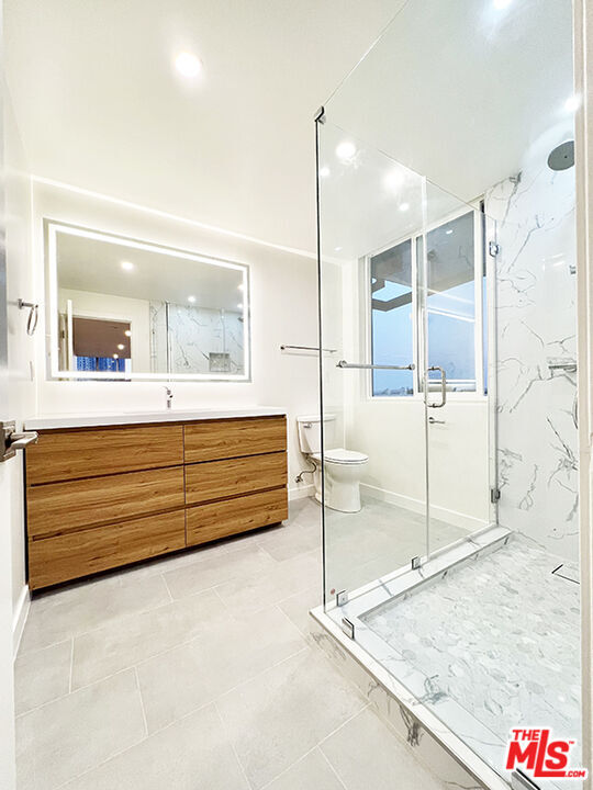 Building Photo - 468 S Roxbury Dr