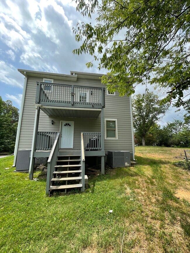 Building Photo - 1515 Chamberlain Ave