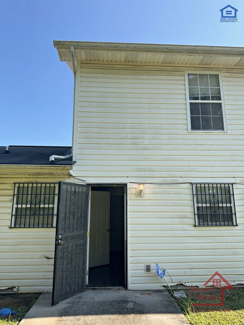 Building Photo - 3947 Webb Oaks Ct