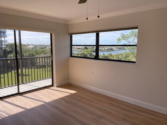 Building Photo - 2090 S Tamiami Trl