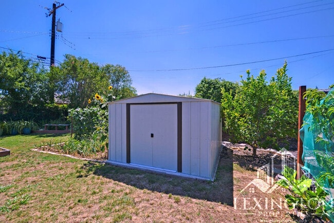 Building Photo - Beautiful, 3BD/2BA, Home available in Sacramento off Madison Ave. and Auburn Blvd.