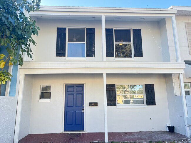 Primary Photo - 10042 N 52nd St