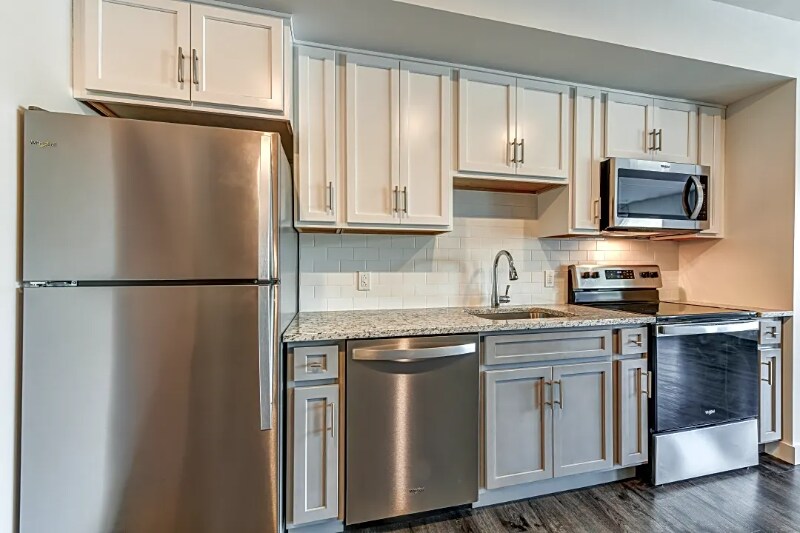 Building Photo - 550 New Holland Ave