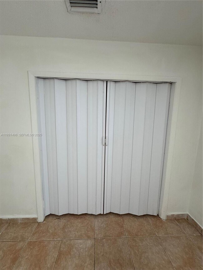 Building Photo - 2146 NW 18th Terrace