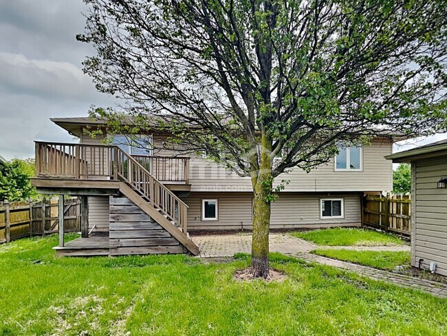 Building Photo - 2113 Cumberland Dr