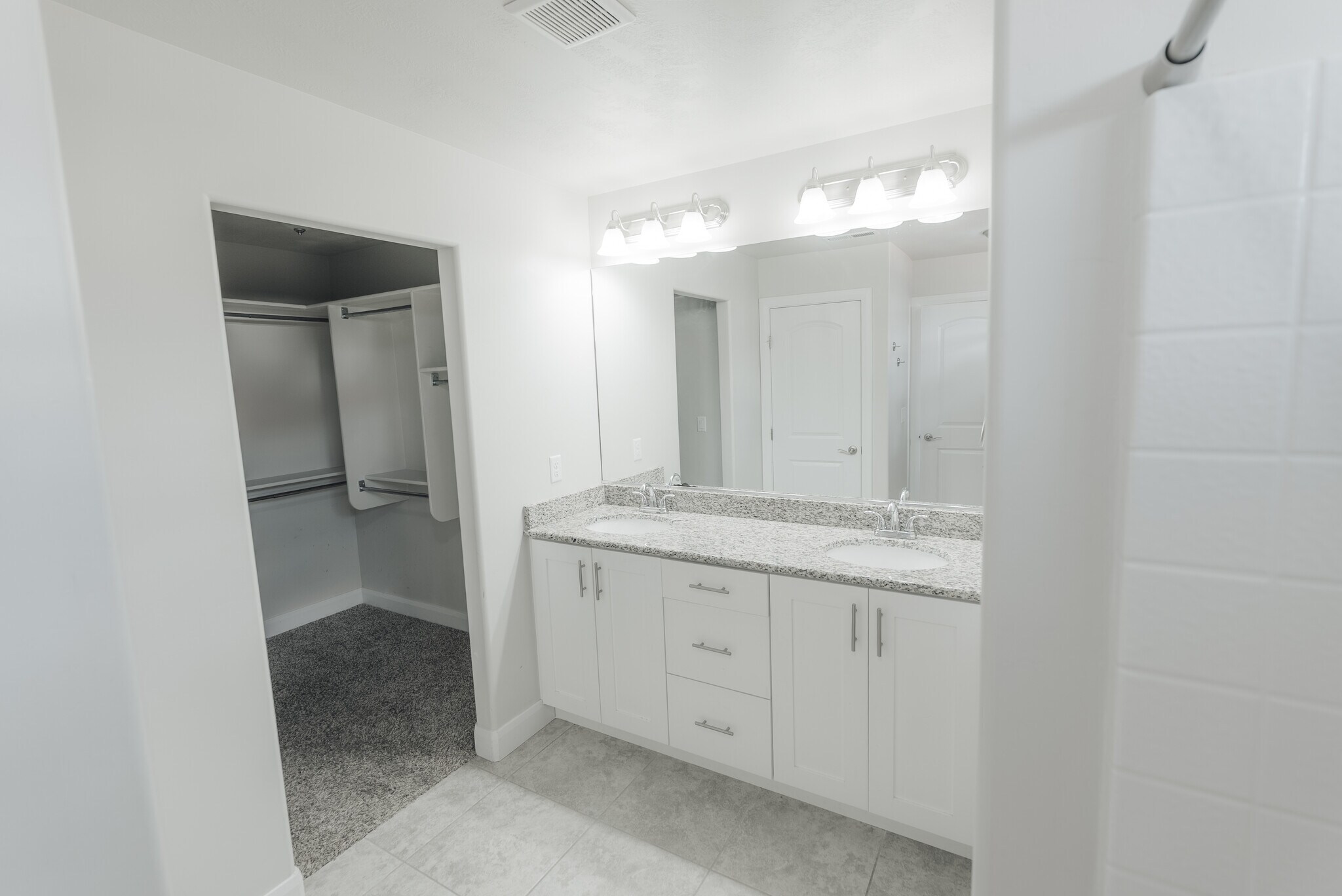 Building Photo - 2545 Bella Vista Dr