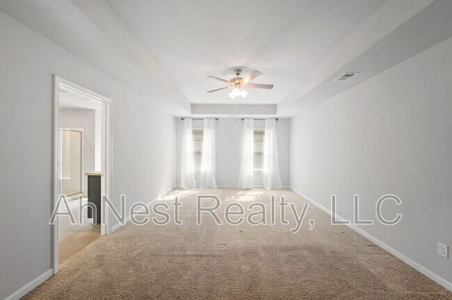 Building Photo - 3012 Hawthorn Farm Blvd