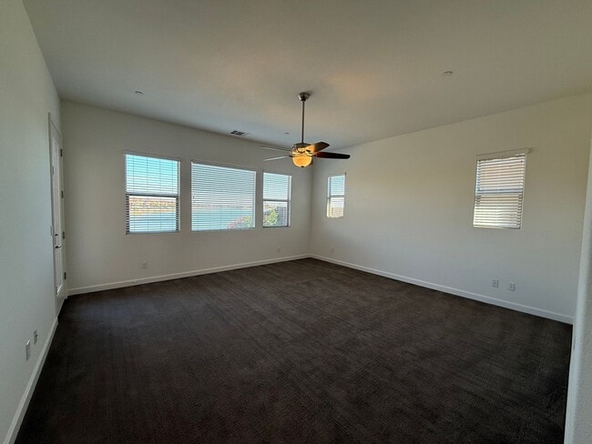 Building Photo - Lake front single story home in gated community!