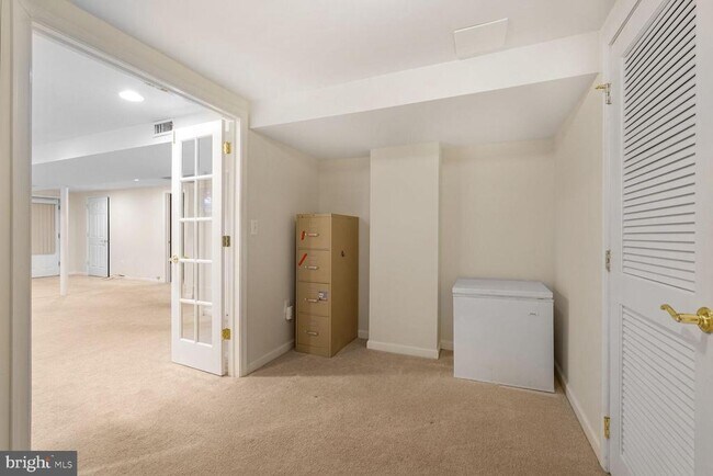 Building Photo - 6903 Fern Ln