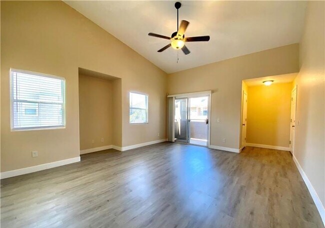 Building Photo - BEAUTIFUL SPACIOUS TOP FLOOR 2 BEDROOM & 2 FULL BATHROOM CONDO IN THE SOUTHWEST