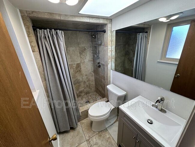 Building Photo - 3232 Louraine Cir
