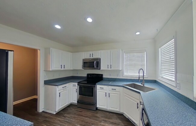 Building Photo - 7245 Beaver Run Dr