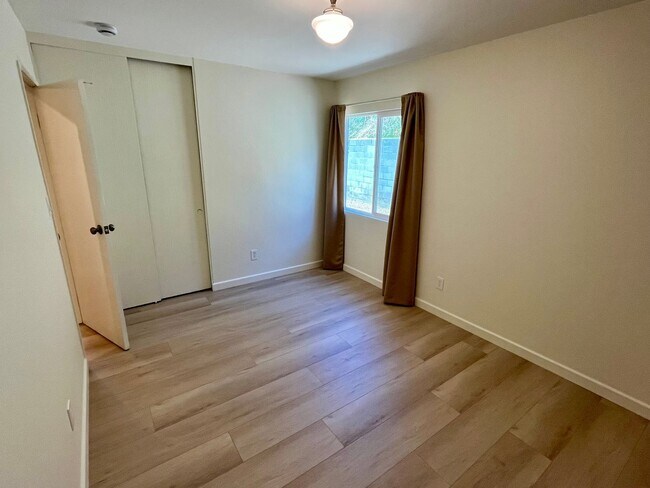 Building Photo - 4 Bedroom 2.5 Bathroom Home, Newly renovat...