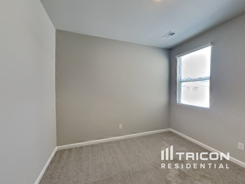 Building Photo - 1068 Pepper Stone Dr