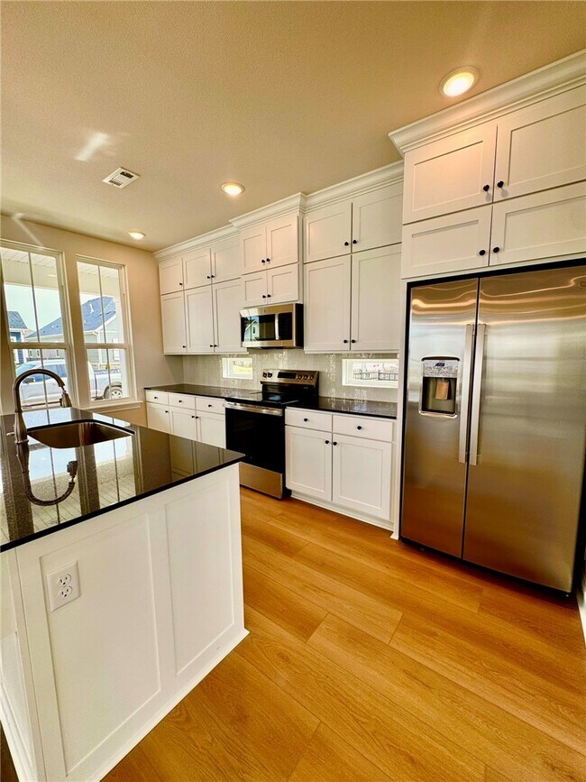 Building Photo - 6747 Winterwood Ave