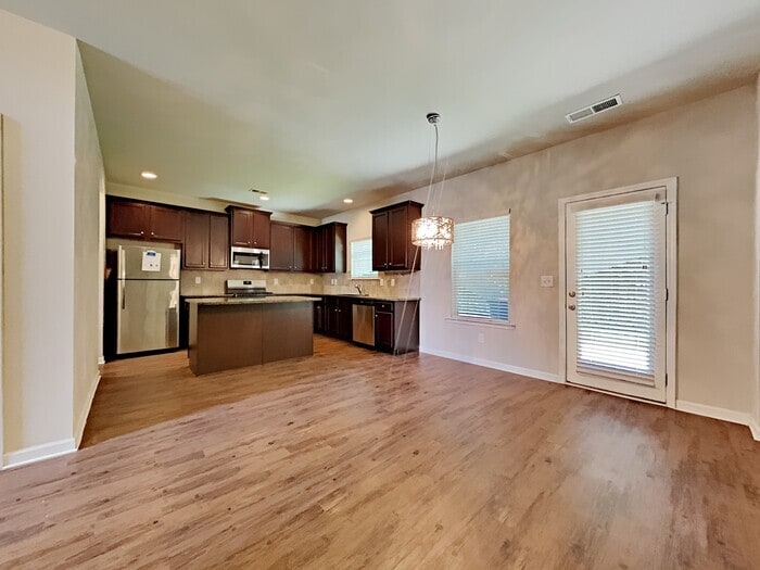 Building Photo - 385 Yasmine Cove