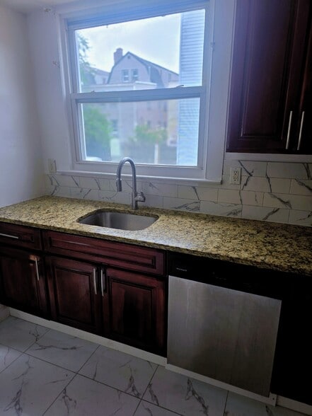 Kitchen - 212 Oakwood Pl