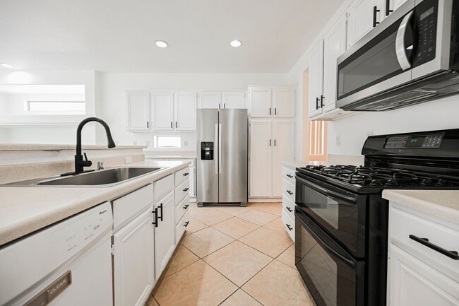 Building Photo - Welcome Home!  One Store Home