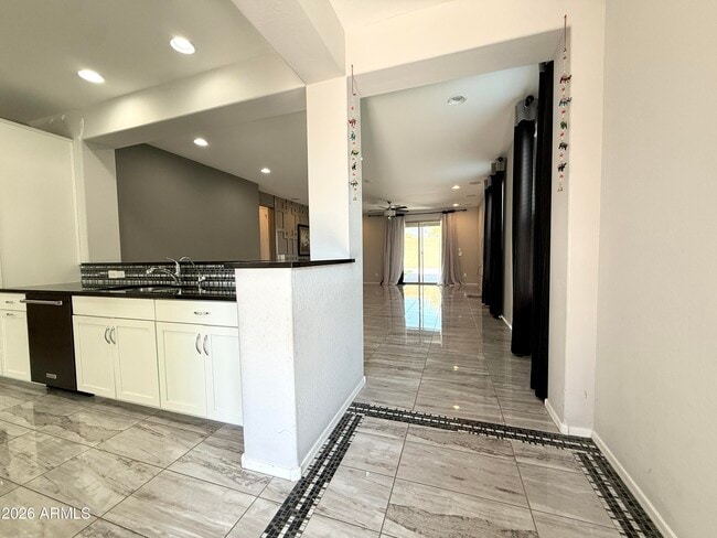 Building Photo - 9464 W Fallen Leaf Ln