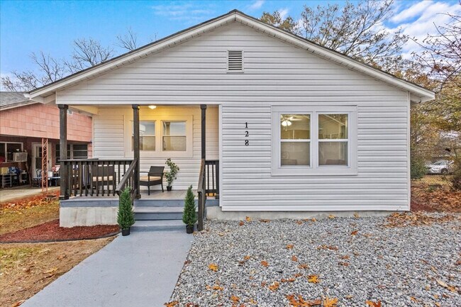 Building Photo - 128 Forest St