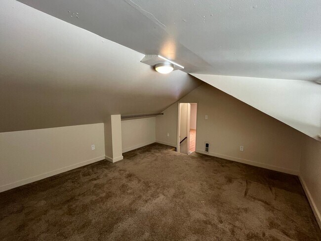 Building Photo - 1Bd/1Ba Home in the West Slope Neighborhoo...