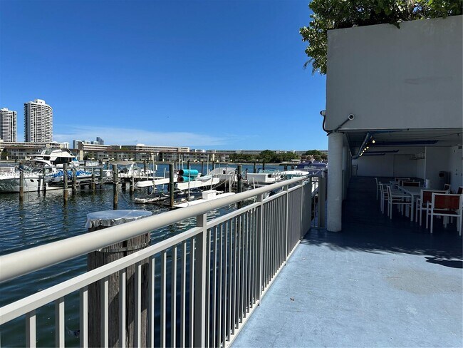 Building Photo - 18021 Biscayne Blvd