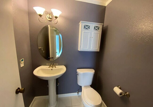 Building Photo - CAMPBELL - Spacious townhome with central ...