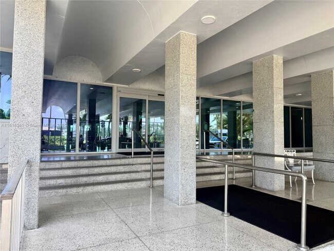 Building Photo - 5055 Collins Ave