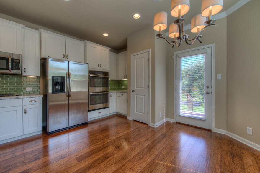Building Photo - 405 S Meadowlark St