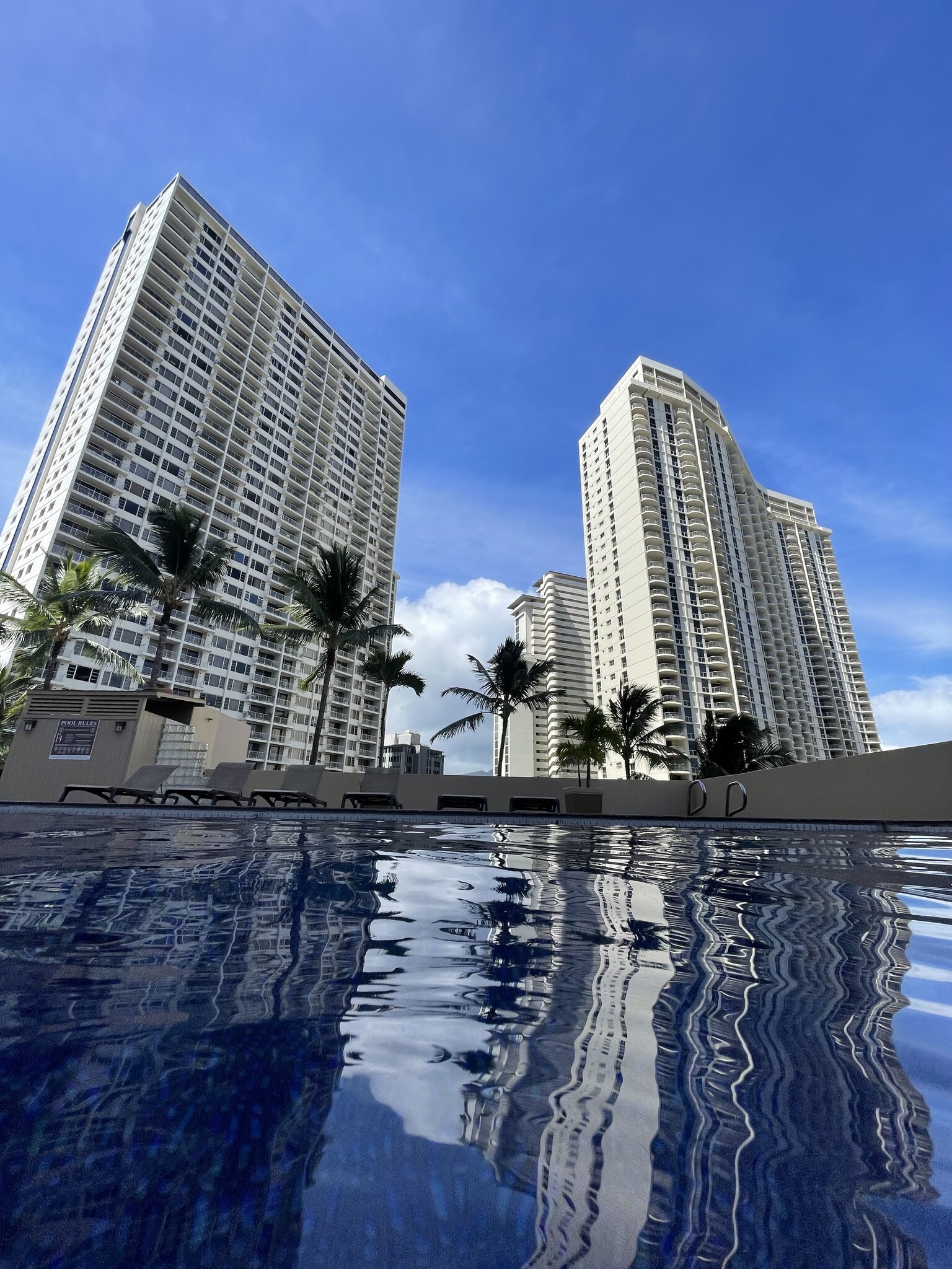 Building Photo - 411 Hobron Ln