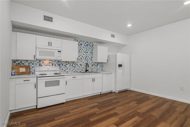 Building Photo - 3835 Lora St
