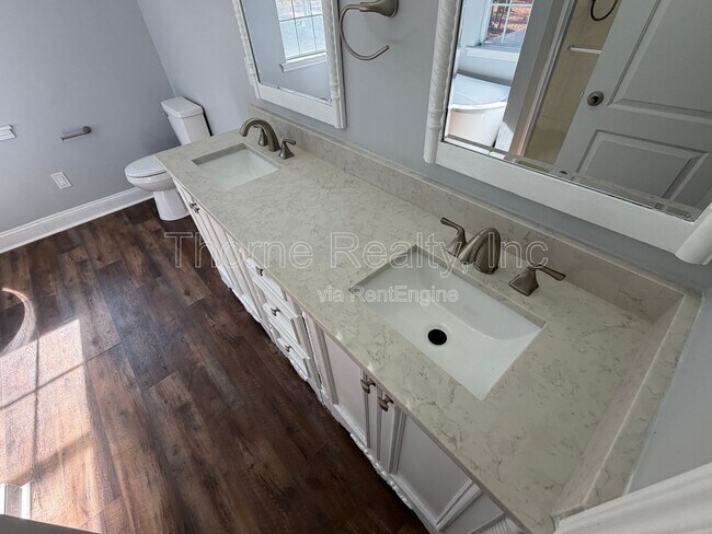 Building Photo - 103 Sara Dr