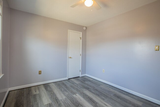Building Photo - Beautiful 5 BR/3 BA Single-Family Home wit...