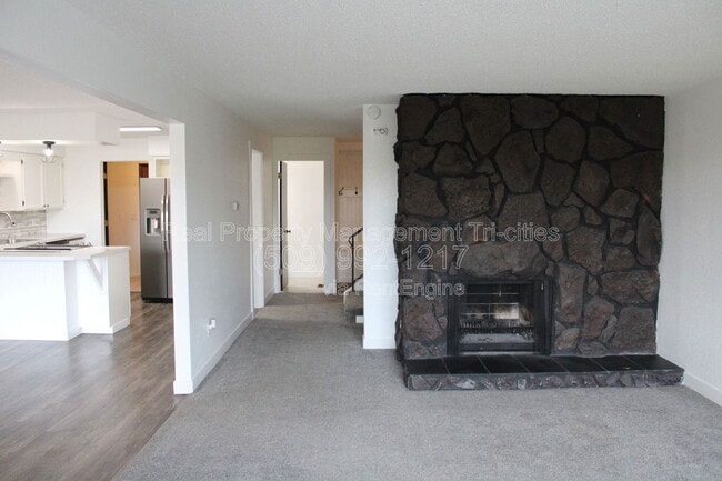 Building Photo - 444 Greenbrook Pl