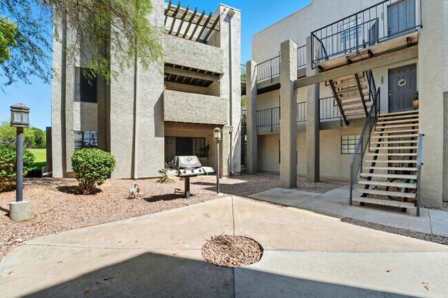Building Photo - Stunning 2-bedroom, 2-bathroom home in the...