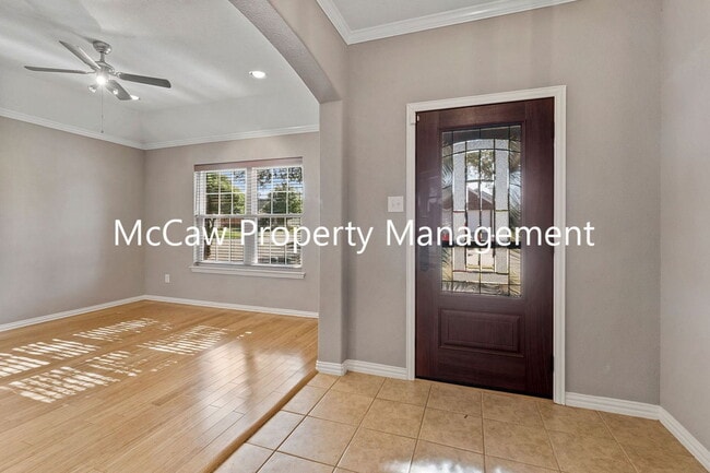 Building Photo - 604 Creekside Dr