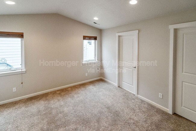 Building Photo - 1807 E Vanetta Ave