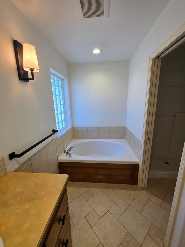 Building Photo - STATUS:AVAILABLE  | R17 | $ 2995